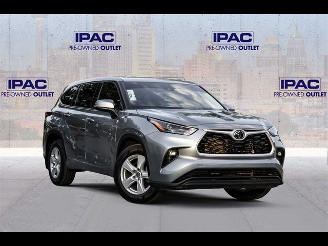 2022 Toyota Highlander LE