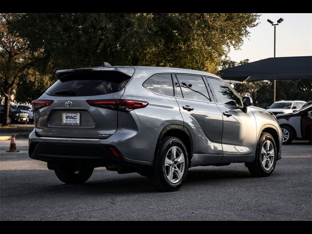 2022 Toyota Highlander LE