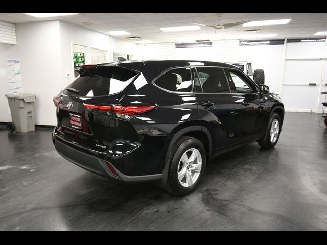 2022 Toyota Highlander LE