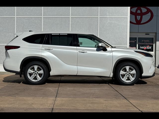 2022 Toyota Highlander LE