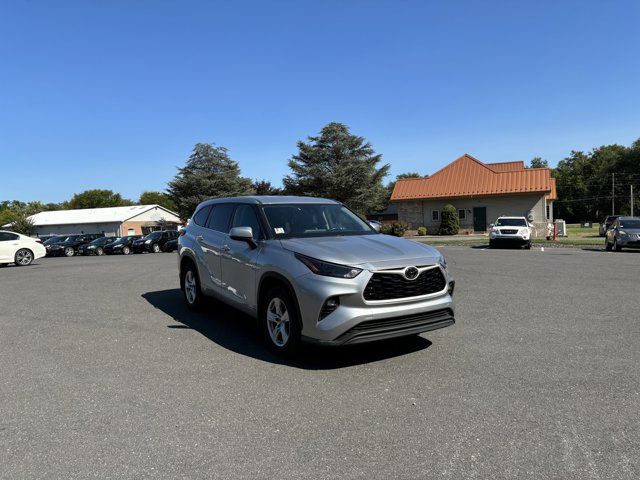 2022 Toyota Highlander LE