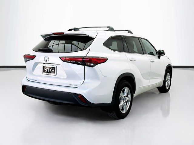 2022 Toyota Highlander LE