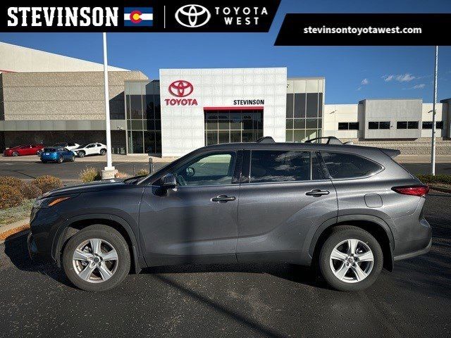 2022 Toyota Highlander LE