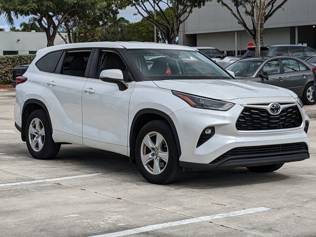 2022 Toyota Highlander LE