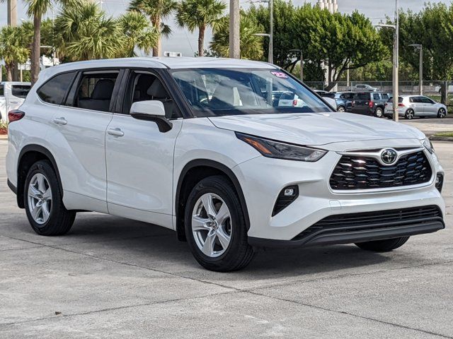 2022 Toyota Highlander LE