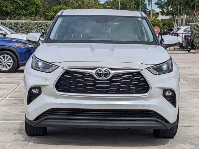 2022 Toyota Highlander LE