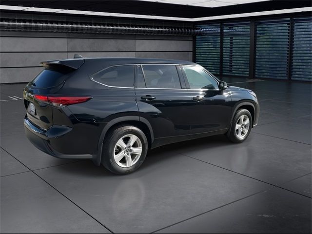 2022 Toyota Highlander LE