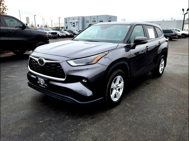 2022 Toyota Highlander LE