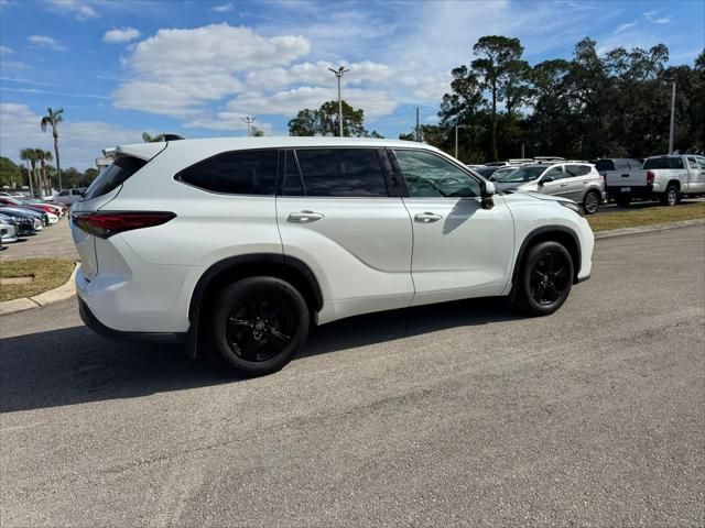 2022 Toyota Highlander LE