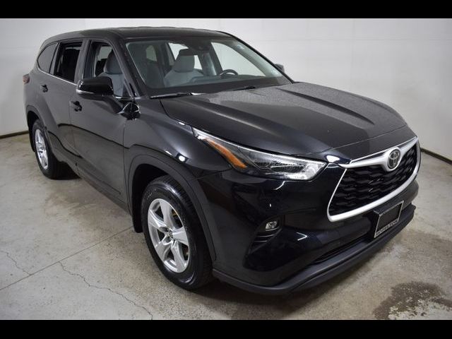 2022 Toyota Highlander LE