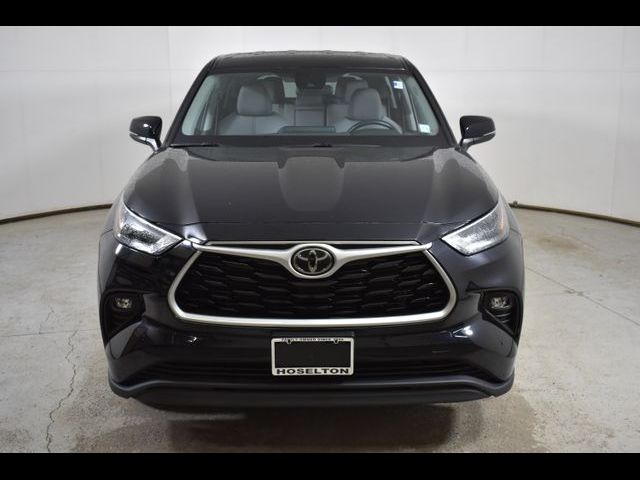 2022 Toyota Highlander LE