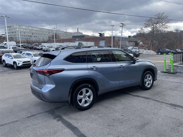 2022 Toyota Highlander LE