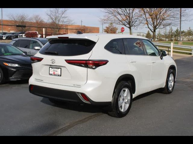 2022 Toyota Highlander LE