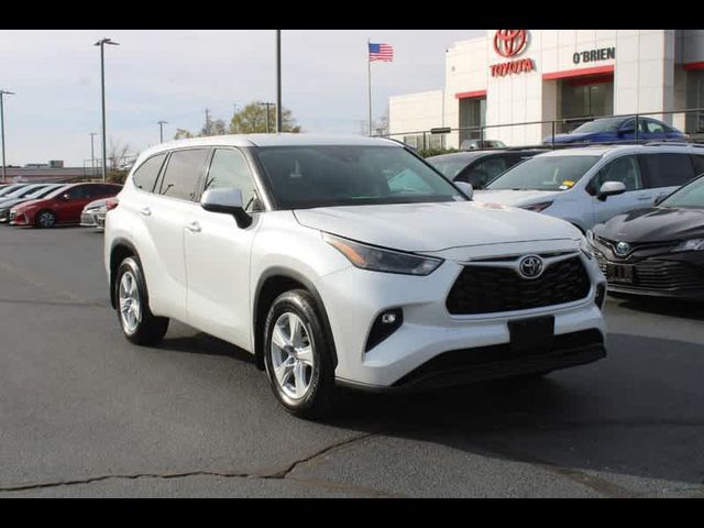 2022 Toyota Highlander LE