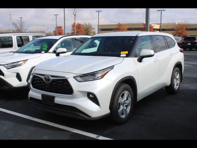 2022 Toyota Highlander LE