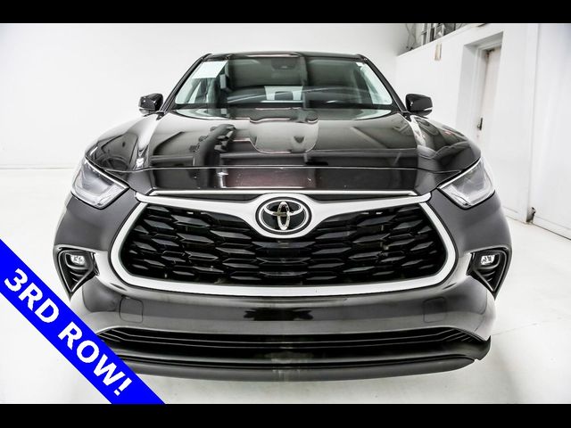 2022 Toyota Highlander LE