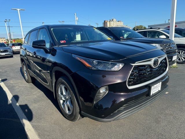 2022 Toyota Highlander LE