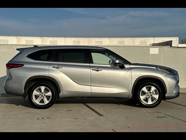 2022 Toyota Highlander LE