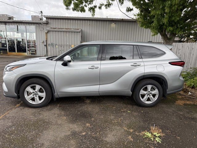 2022 Toyota Highlander LE