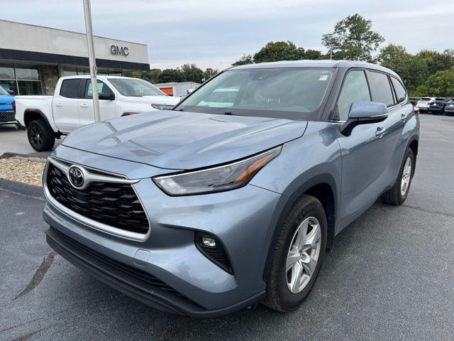 2022 Toyota Highlander LE