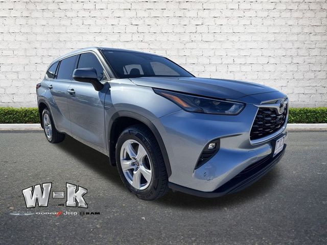 2022 Toyota Highlander LE