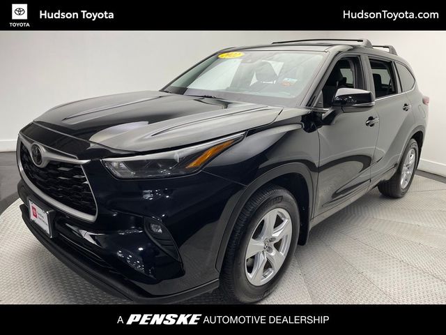 2022 Toyota Highlander LE