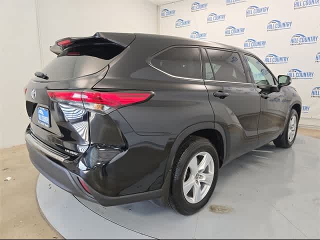 2022 Toyota Highlander LE