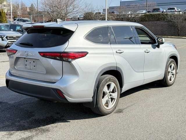 2022 Toyota Highlander LE