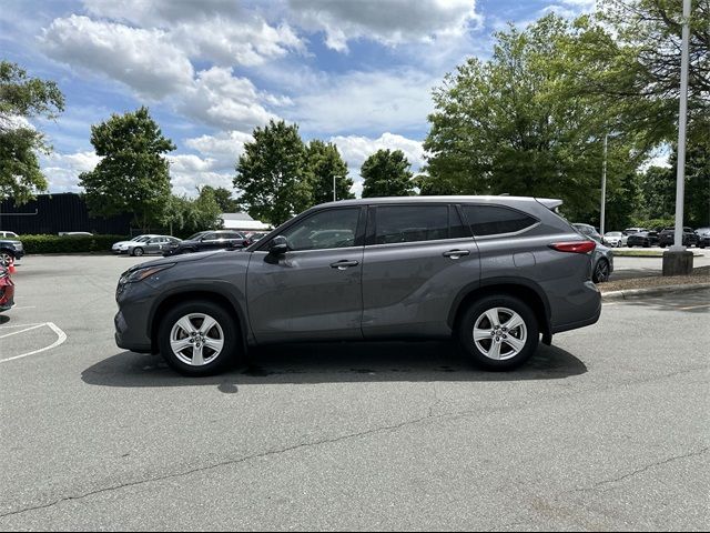 2022 Toyota Highlander LE