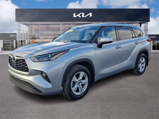 2022 Toyota Highlander LE