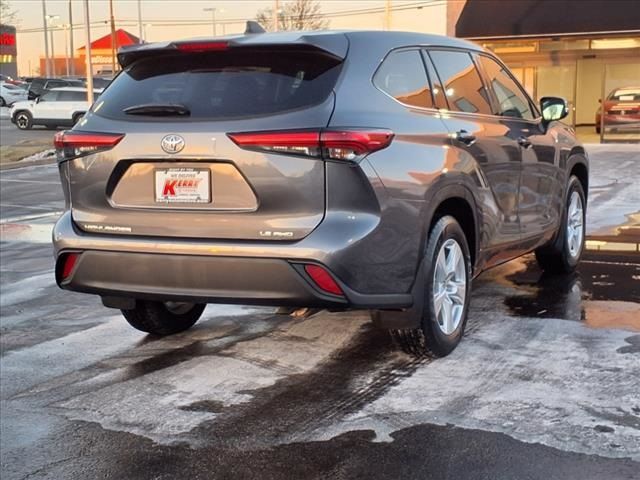 2022 Toyota Highlander LE