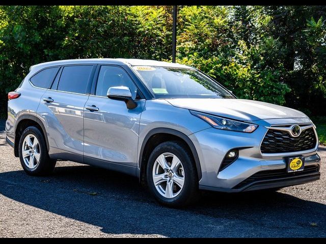 2022 Toyota Highlander LE