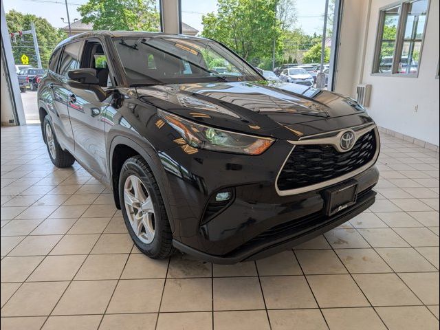 2022 Toyota Highlander LE
