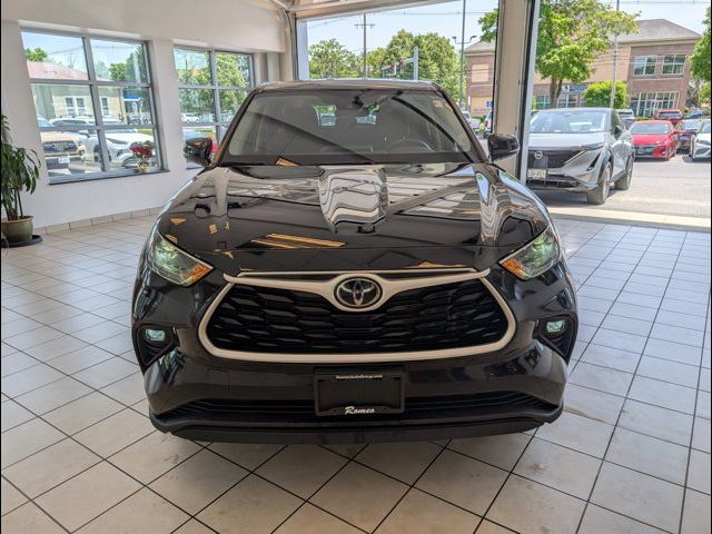2022 Toyota Highlander LE