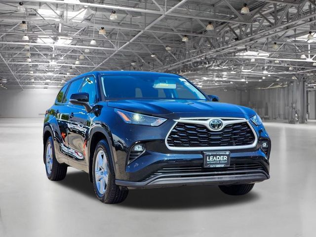 2022 Toyota Highlander LE