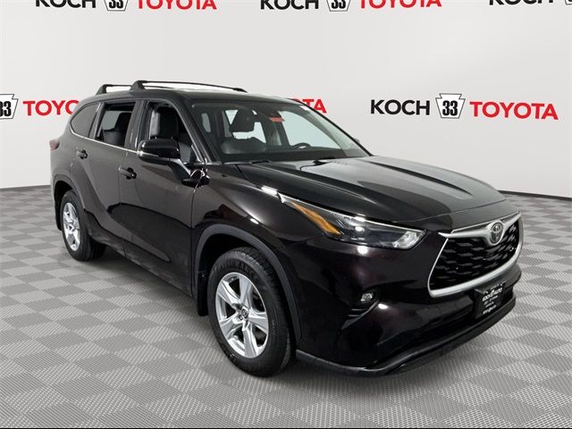 2022 Toyota Highlander LE