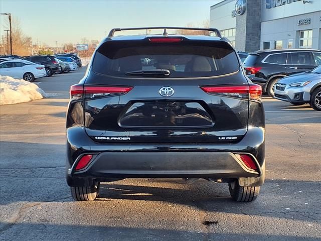 2022 Toyota Highlander LE