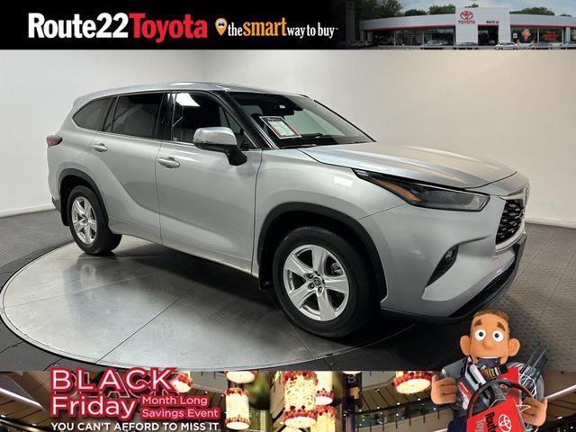 2022 Toyota Highlander LE