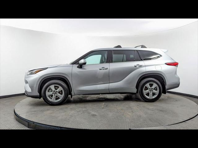 2022 Toyota Highlander LE