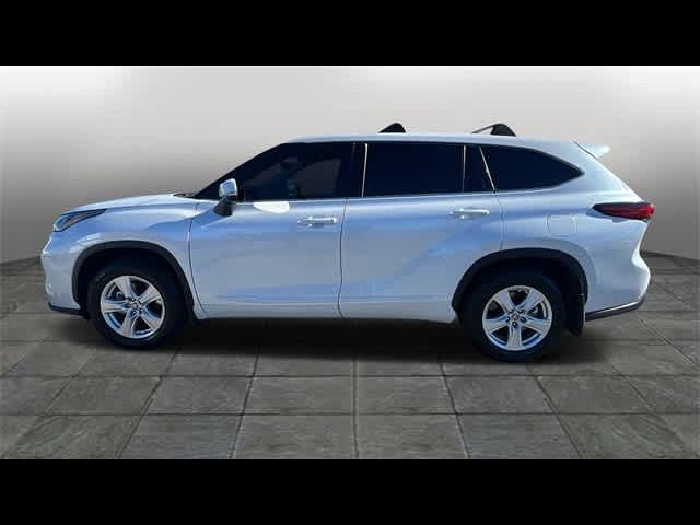 2022 Toyota Highlander LE