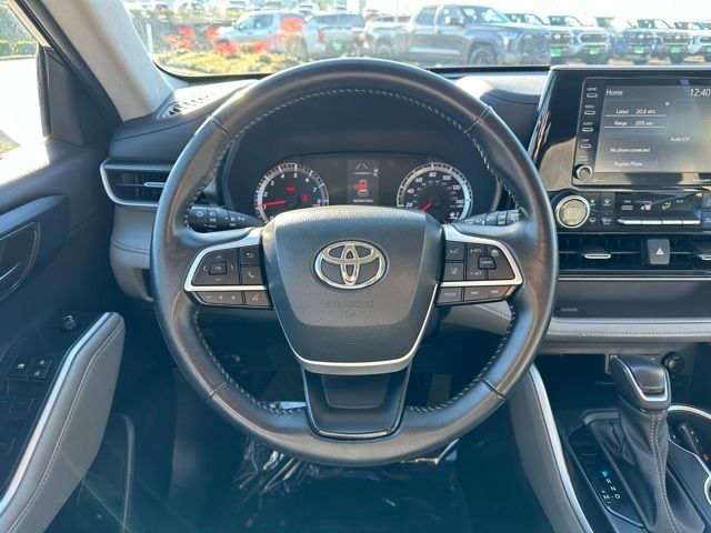 2022 Toyota Highlander LE