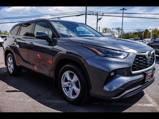 2022 Toyota Highlander LE