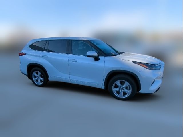 2022 Toyota Highlander LE