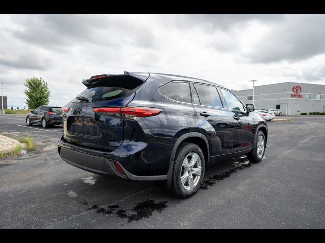 2022 Toyota Highlander LE