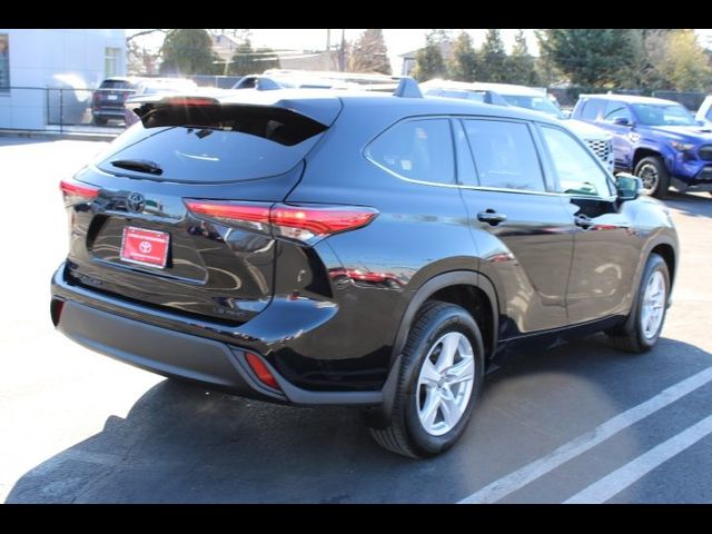 2022 Toyota Highlander LE