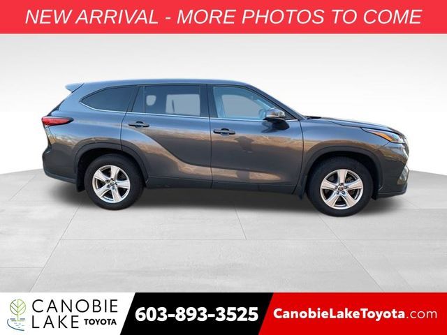 2022 Toyota Highlander LE