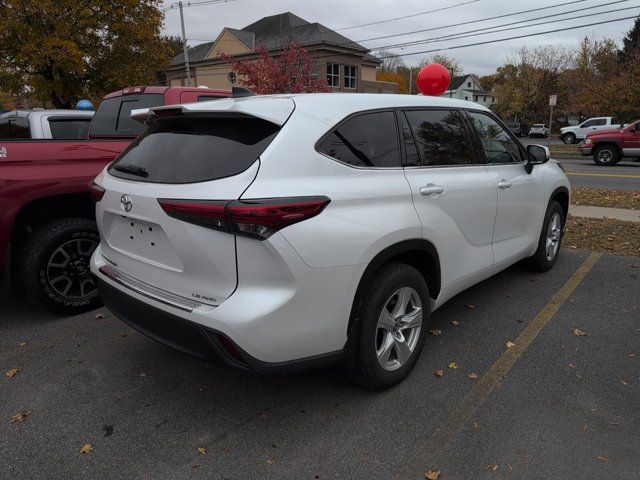 2022 Toyota Highlander LE