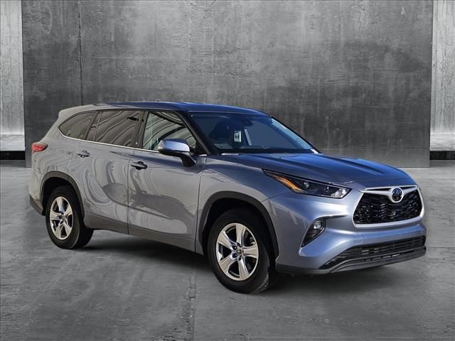 2022 Toyota Highlander LE