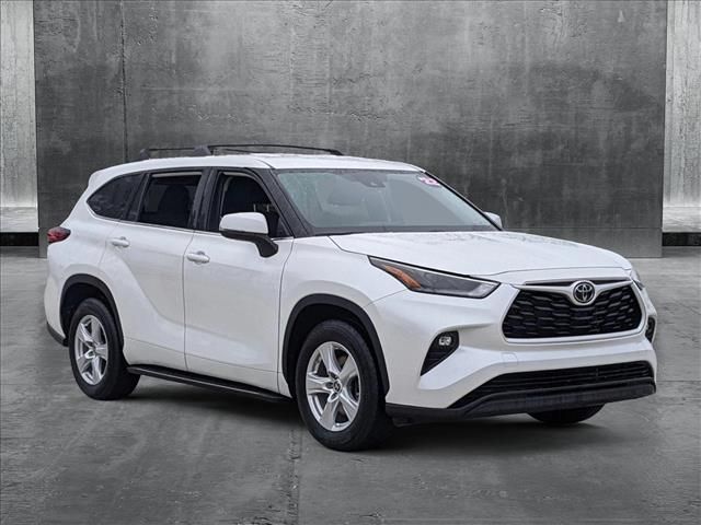 2022 Toyota Highlander LE