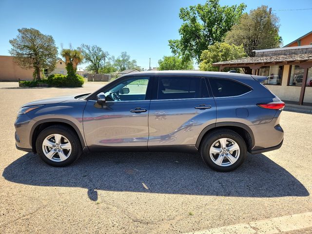 2022 Toyota Highlander LE